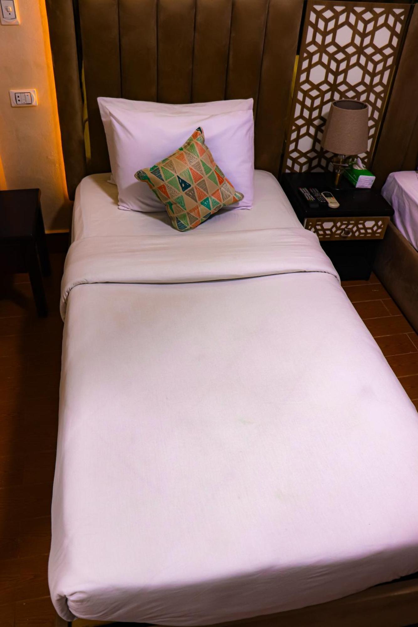 Golden Pyramids Inn Kafret el-Gabal Zewnętrze zdjęcie