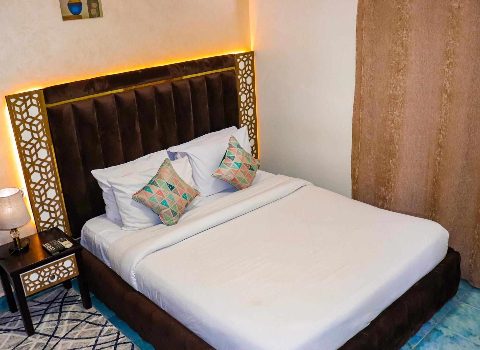 Golden Pyramids Inn Kafret el-Gabal Zewnętrze zdjęcie