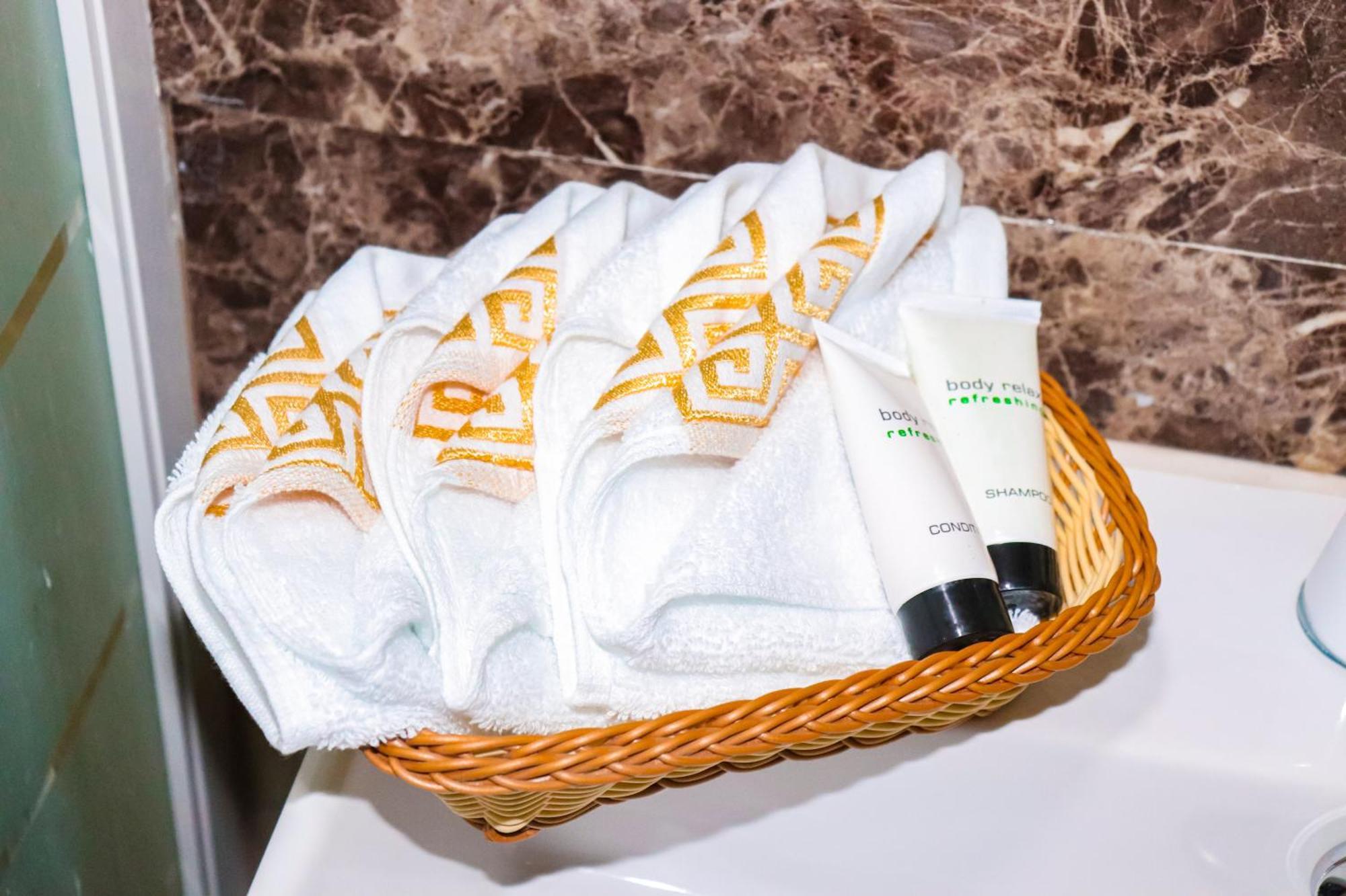 Golden Pyramids Inn Kafret el-Gabal Zewnętrze zdjęcie