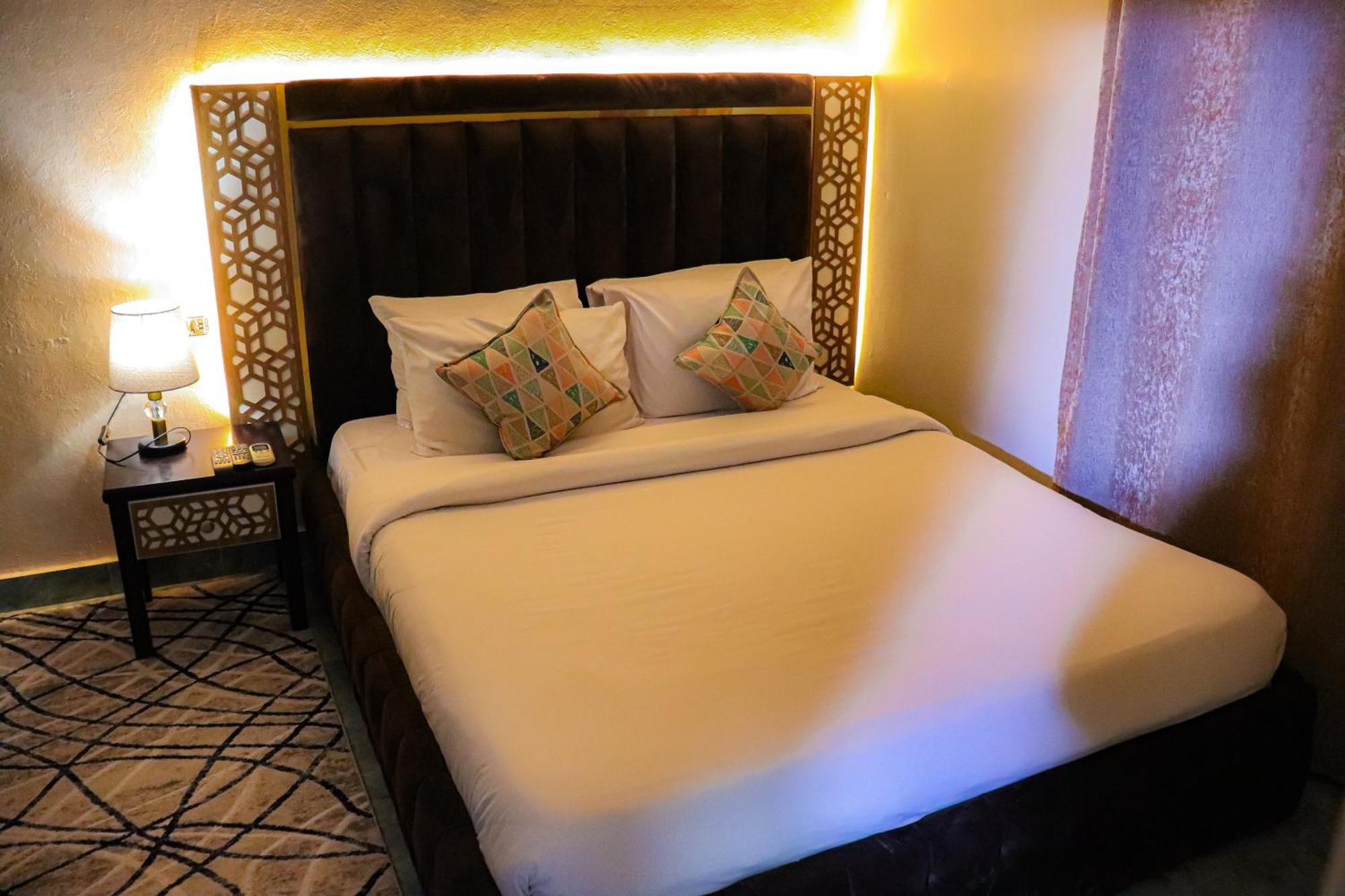 Golden Pyramids Inn Kafret el-Gabal Zewnętrze zdjęcie