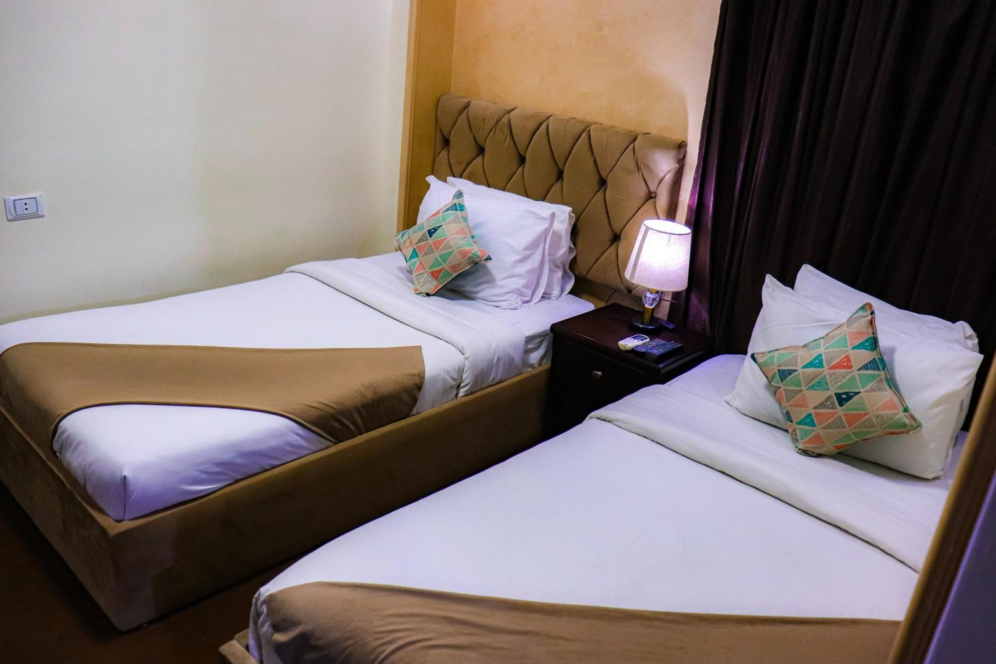 Golden Pyramids Inn Kafret el-Gabal Zewnętrze zdjęcie