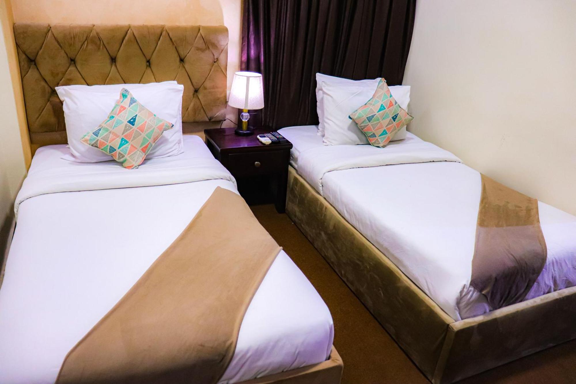 Golden Pyramids Inn Kafret el-Gabal Zewnętrze zdjęcie