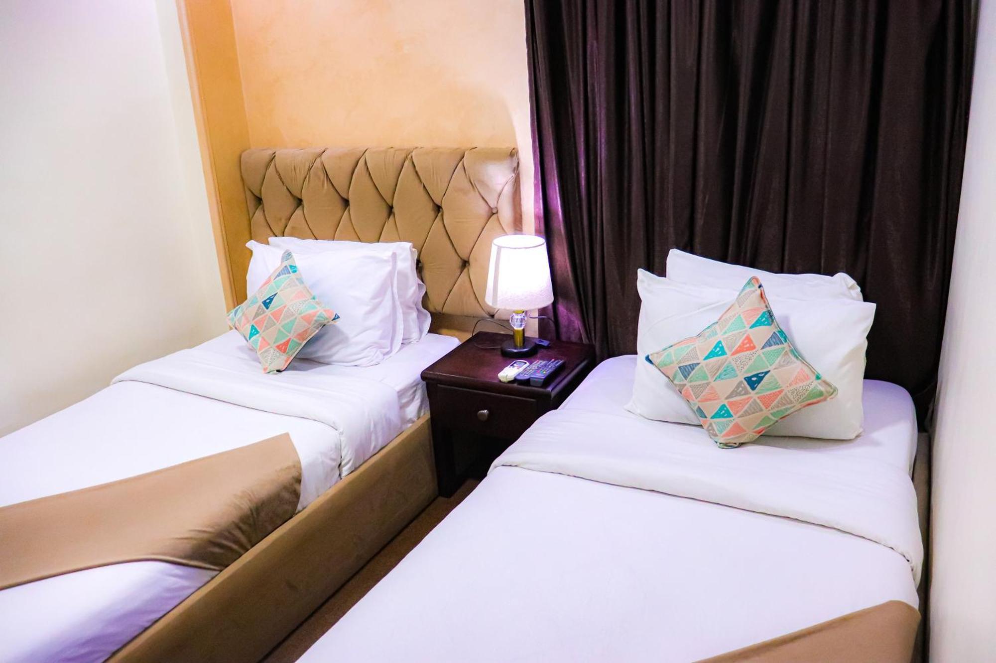 Golden Pyramids Inn Kafret el-Gabal Zewnętrze zdjęcie